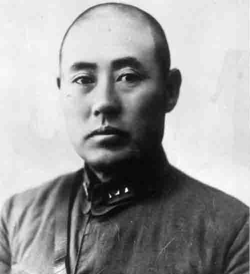 1937年11月2日，面对数万日军进逼，见无人愿意防守太原，傅作义说：“弃土不如
