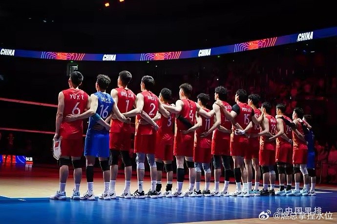中国男排遗憾止步世界男排联赛总决赛八强。面对分站赛12战全胜、排名第一的日本队，