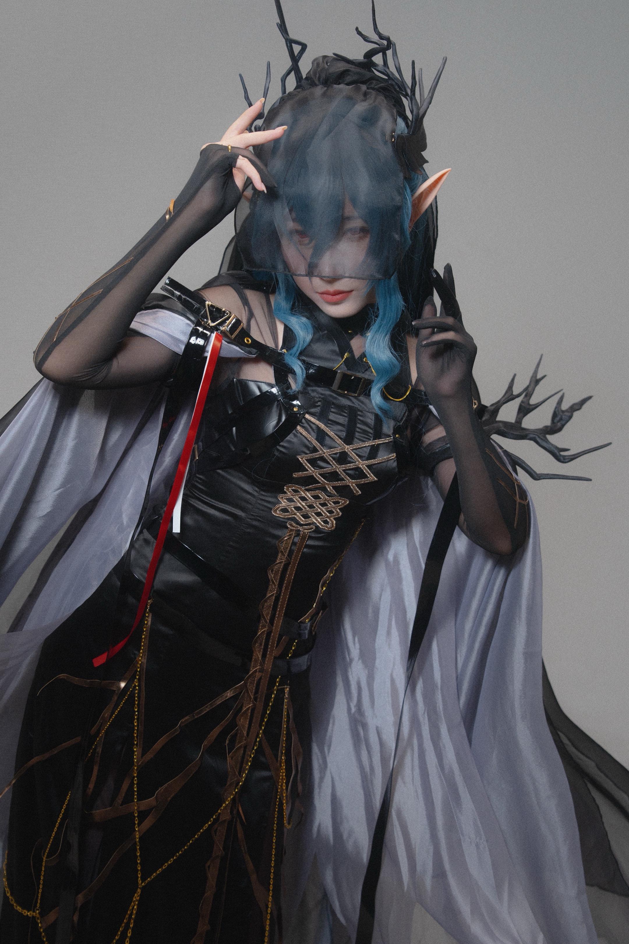 丧钟为谁而鸣 出镜coser:  灯神棚主：  摄影后期：我