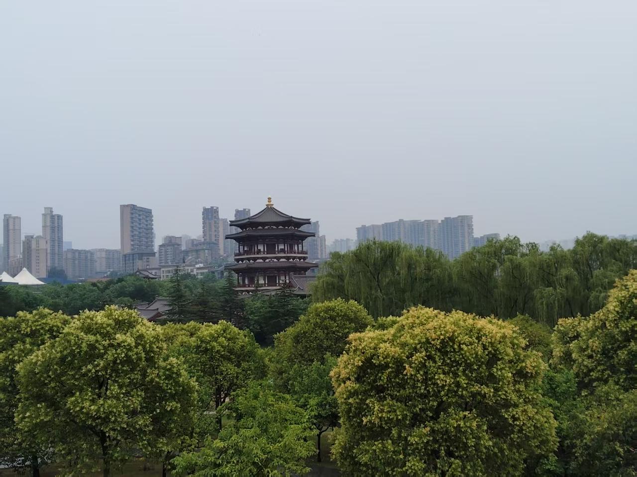 伊朗已经用事实证明，只要被美西方盯上的，怎么服软都没用。

吵了这么久，美国和以