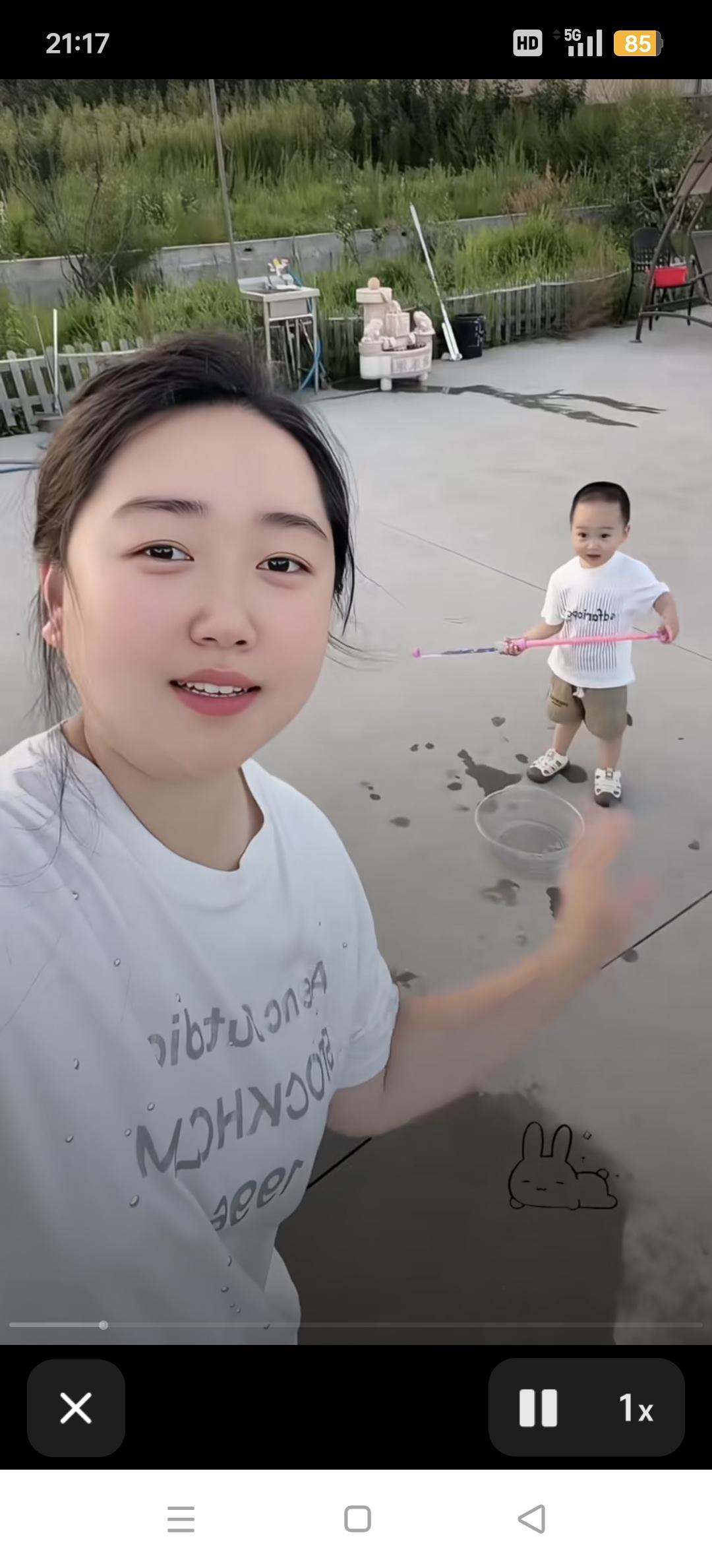 说实话，镜头没有翻过去的时候，那个小人儿确实一点也不像[捂脸]，这也是很难了吗?