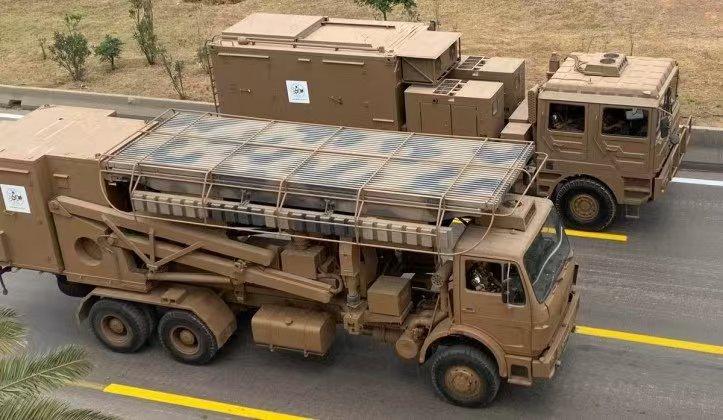 俄乌战争中，无人机、卫星制导炸弹、巡飞弹满天飞，防空导弹拦截，一截一个亏大本。阿