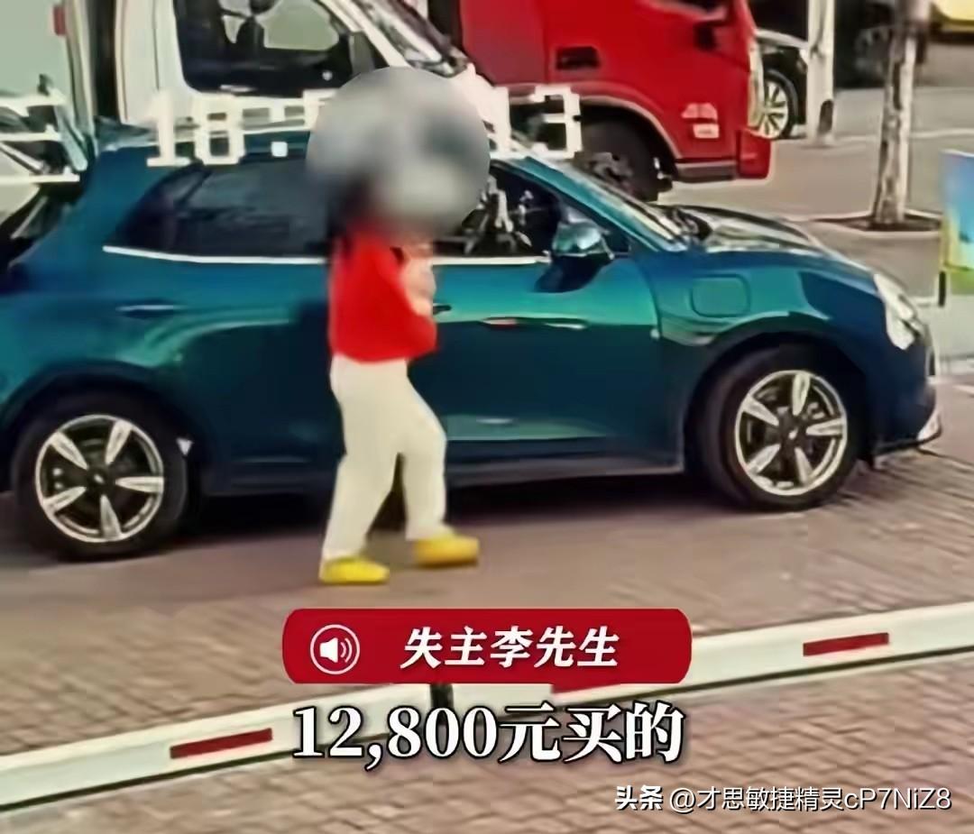 买海鲜逃单，抱走摊主12800的小狗，被报警后拉黑民警！秦皇岛这位红衣女士，真是