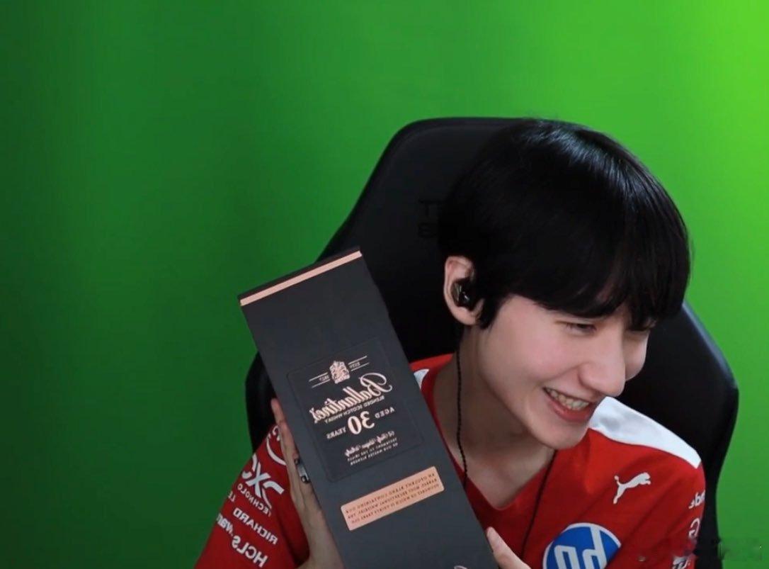 孙施尤给peanut的退役礼物：百龄坛30年98三只世界赛后一起去喝酒了~202