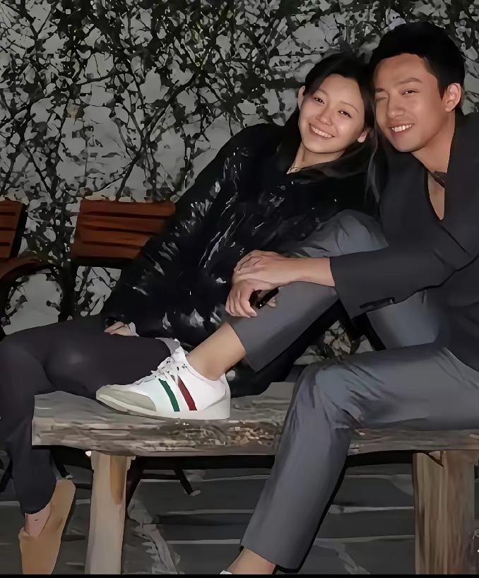 还是觉得，这一对，才是真爱过！

正因为真爱，所以骄傲如女主，在男主出轨后，那么