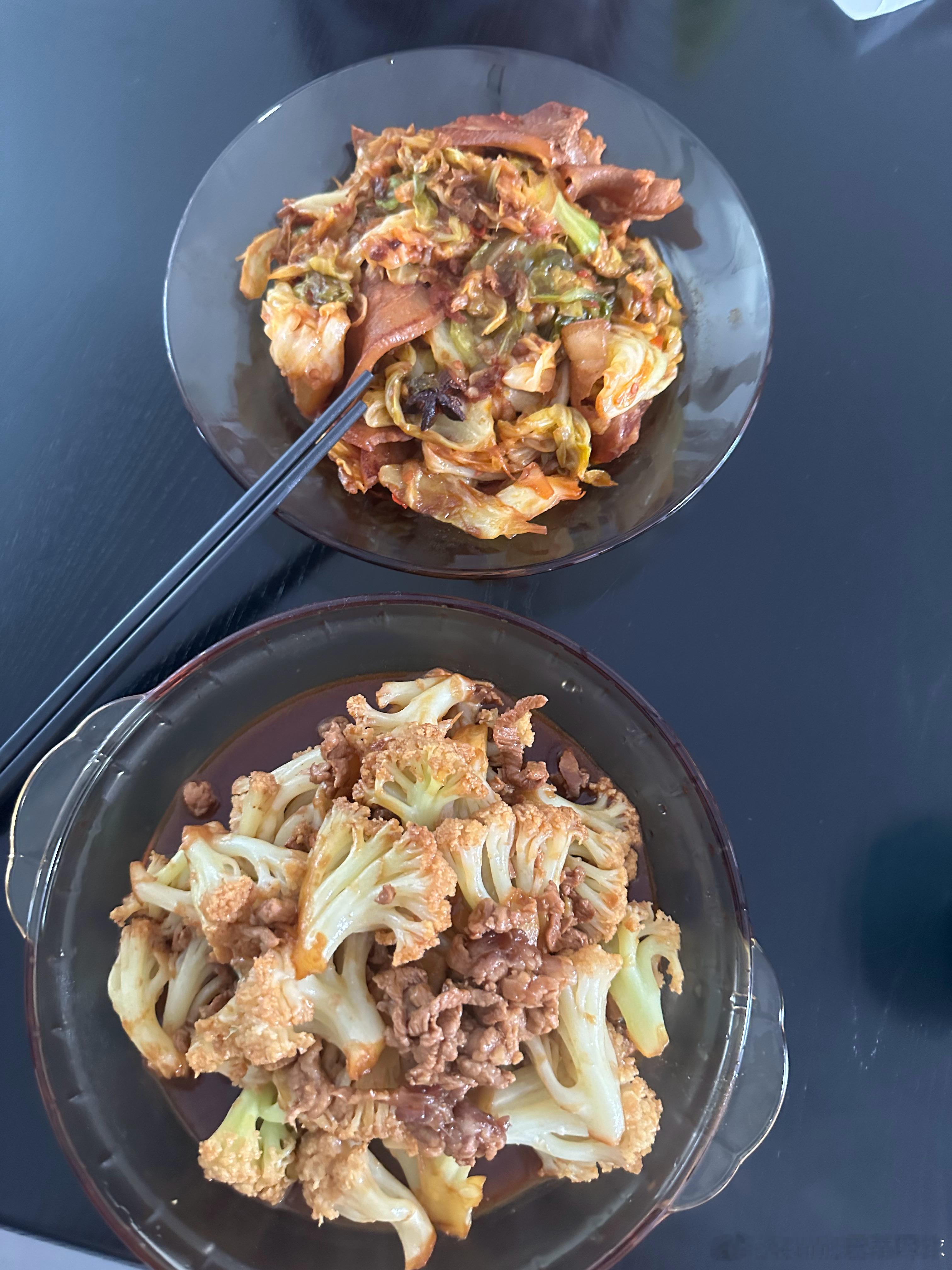 台风过境时的午餐“巴威”好像说是拐弯了，在我江苏境内就晃了一下就走了，但是天气阴