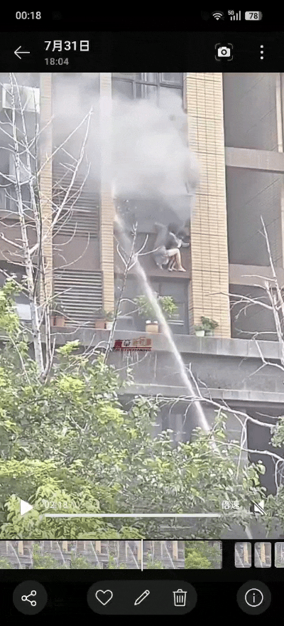 连云港火灾母女坠楼后续！被骂为何“只喷水不救人”，真相曝光

7月27日早上，连