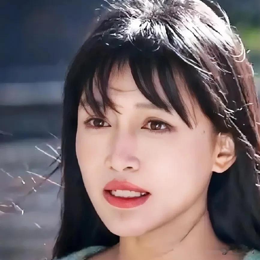李家有女  人称子柒
  李子柒1990年出生于四川省绵阳市，网络传统文化短视频