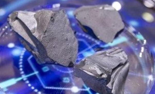 中国又悄悄关上了一扇更要命的门！在稀土还未撕完的时候，中国又加紧了另外一出口，而