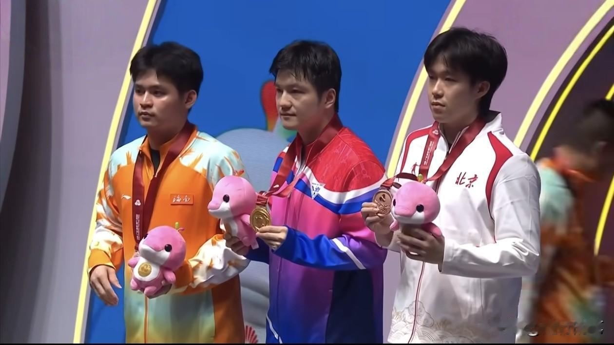 这次全运会乒乓球男女单打落幕，一个很明显的现象，男乒樊振东还是不可逾越的王者，无