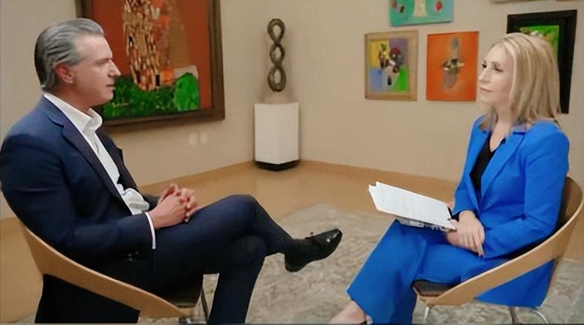 说出来你可能不信，美国最有希望当总统的州长，最近被自己儿子给“拿捏”了。
 
加