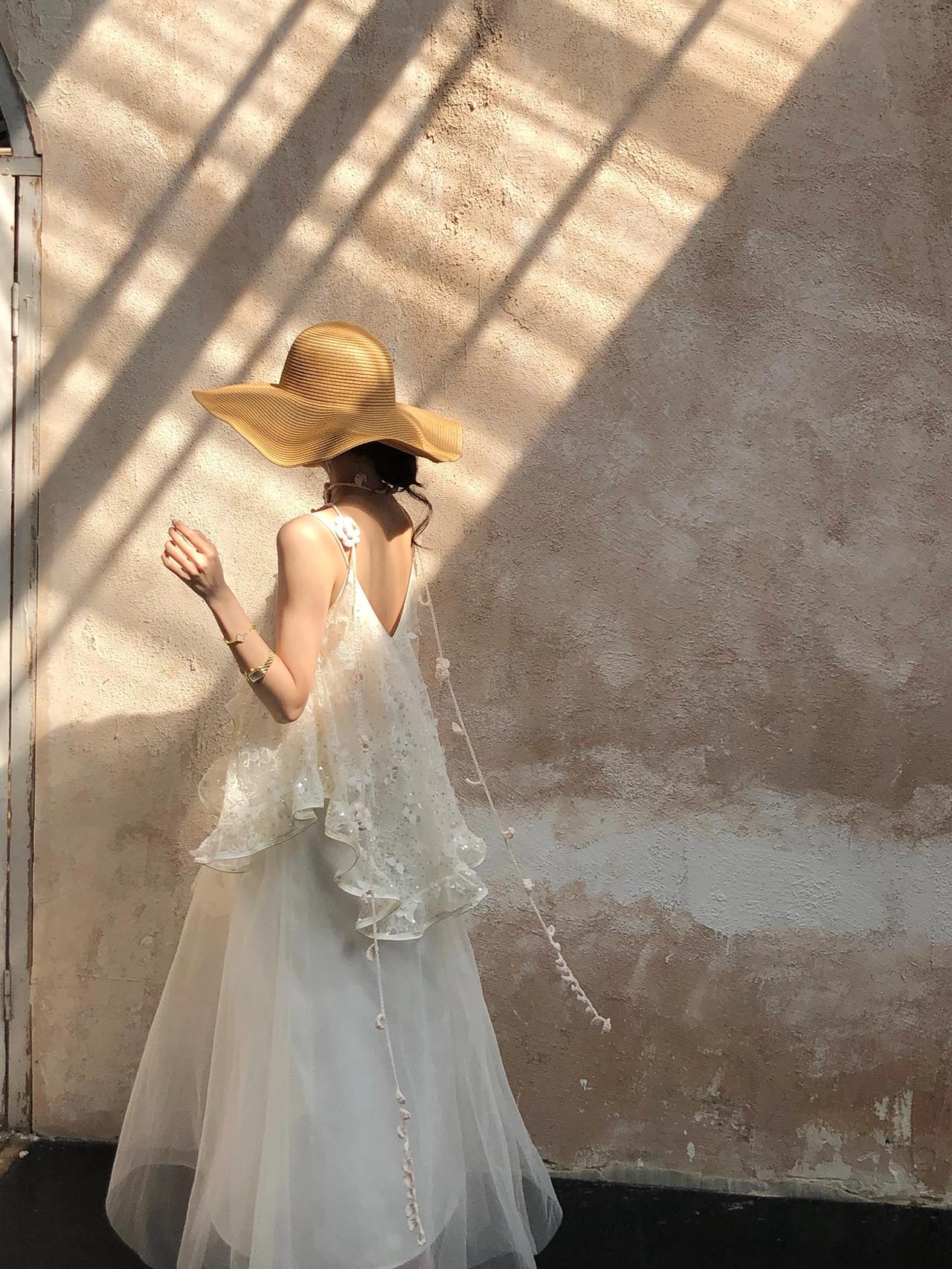 你身边有这种女人吗？
一件三四十块的衣服在她身上，
穿出了三四百的气质，
你总觉