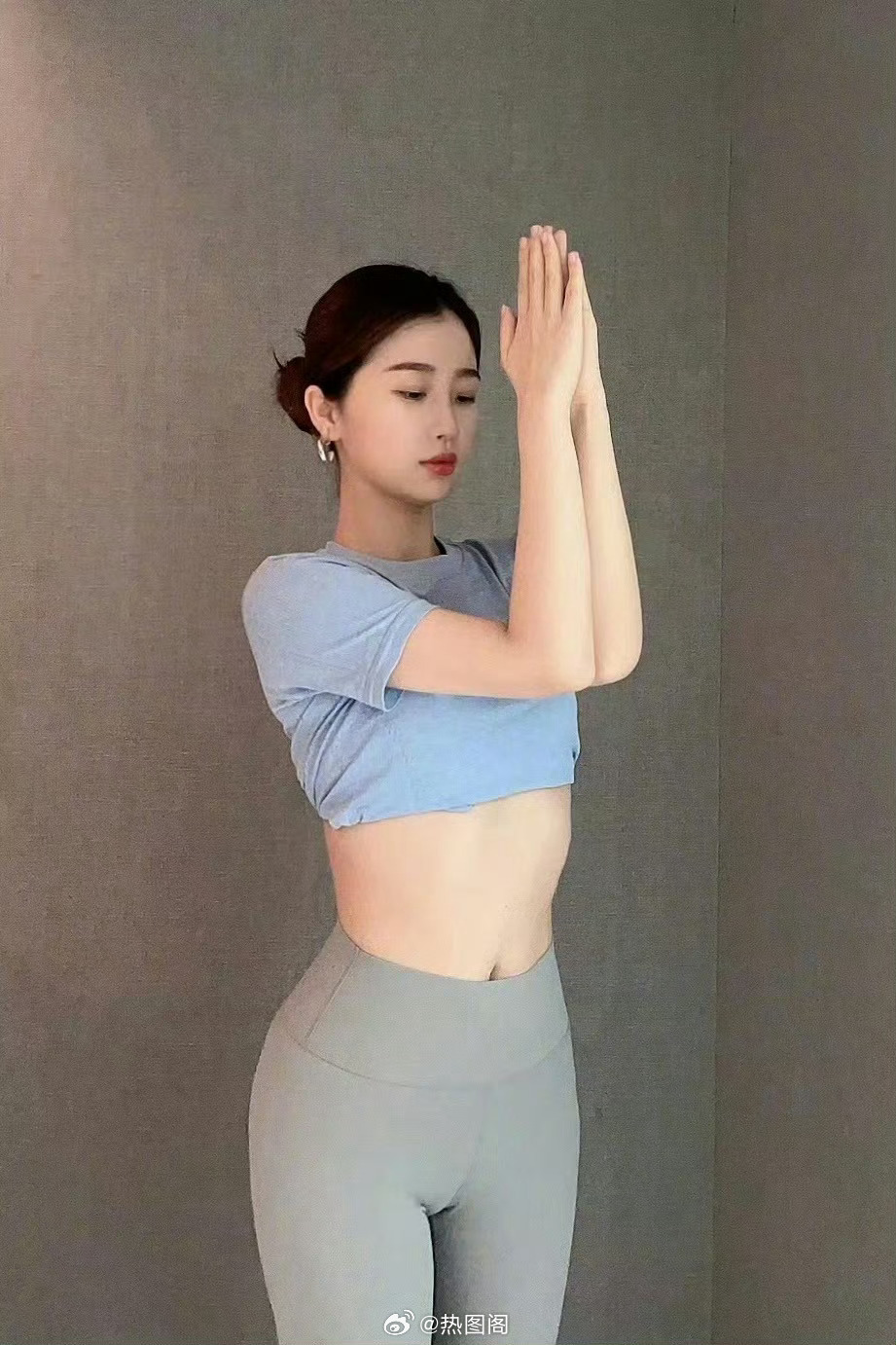 虞书欣瑜伽裤 勾勒出完美曲线 热图阁公众号 