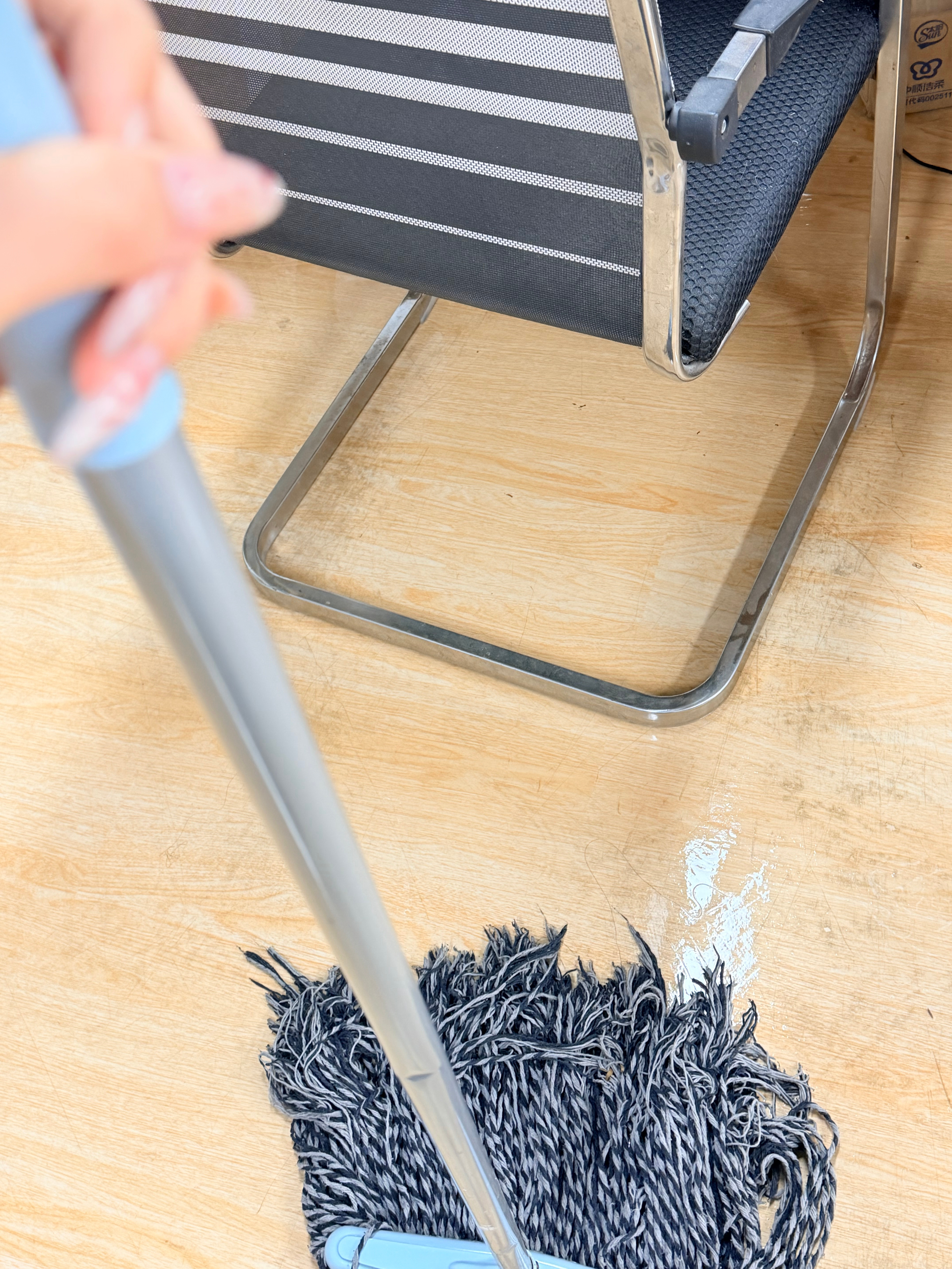 谁好人家 公司最后一天班的大扫除是员工来干的