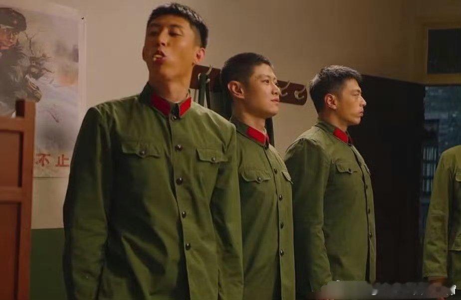 网友的嘴确实王牌部队顾一野人设颜值都碾压黄，黄在剧中演了个傻子 