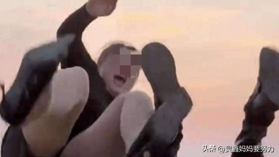 太逗了！我们和夕阳的合影，结果和沟合了影。

夕阳美景确实很漂亮，谁都想在这样的