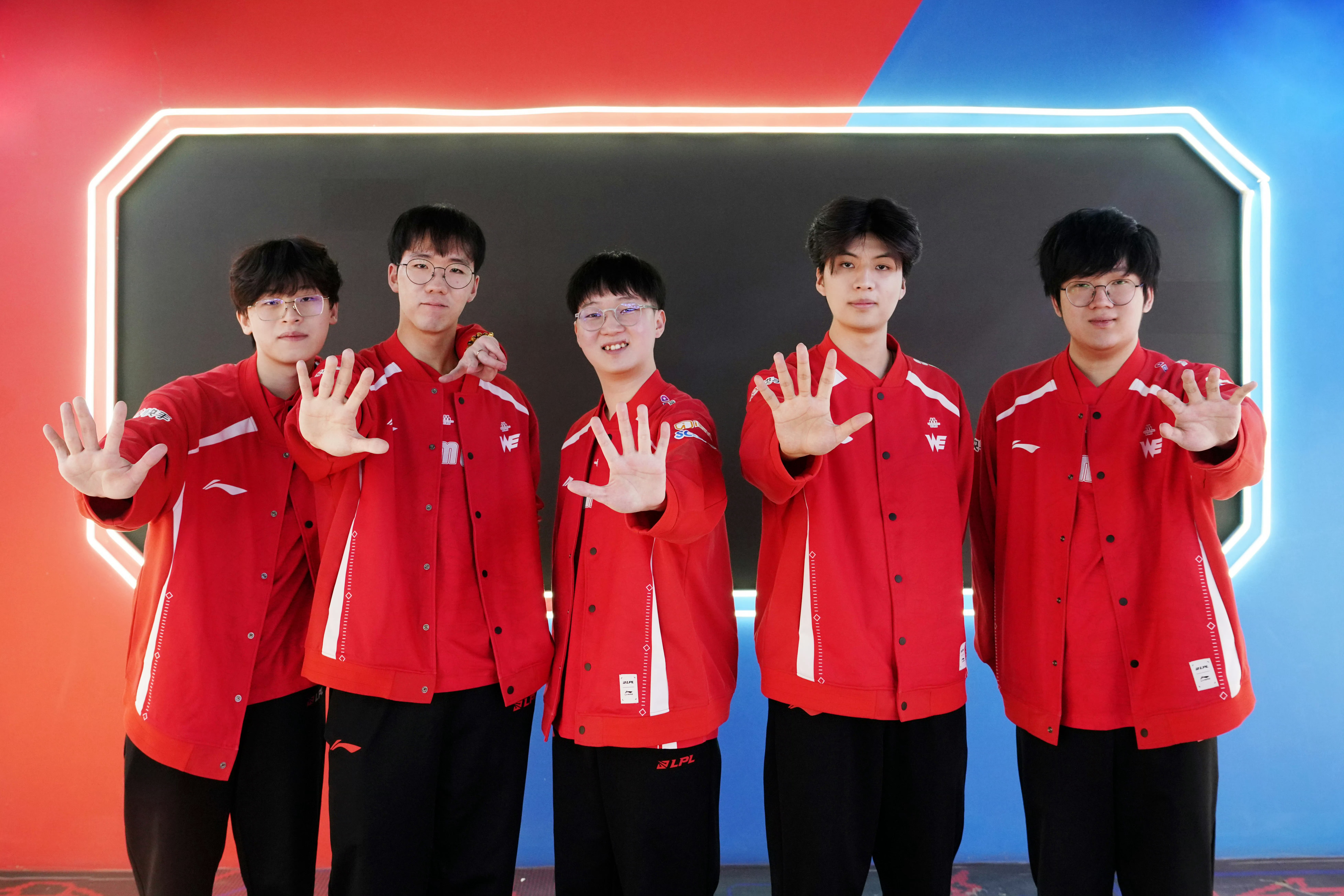 we你让我感到陌生（恭喜we拿到五连胜WE排名反超iGWE登峰组五连胜 ​​​