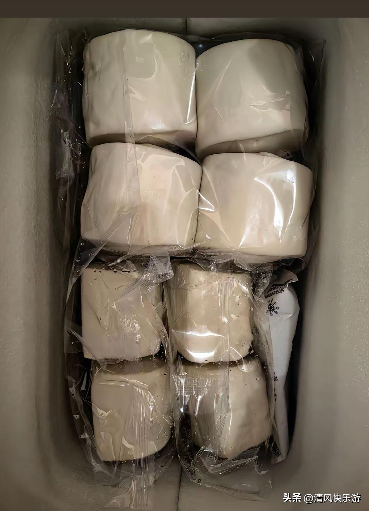 一个人在家做电商，今天周六，早上六点第一时间打开电脑查看订单，一晚上已经有了31