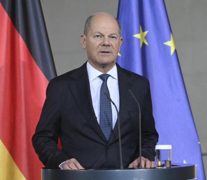 一句大白话！
德国总统怒斥美国 “强盗逻辑”，
别仗着拳头硬就乱掀桌子！


他