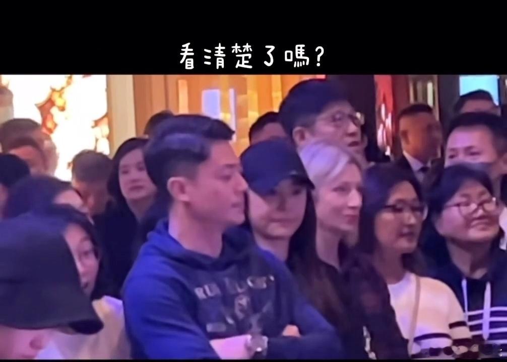 霍建华林心如观看女儿演出  霍建华林心如观看7岁女儿演出  霍建华林心如观看女儿