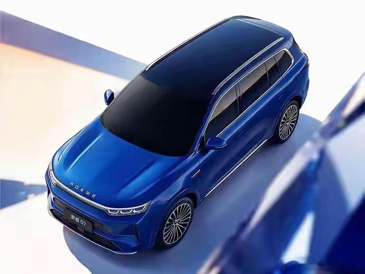 字节跳动+上汽荣威=？答案就是这台“AI原生第一车”——家越07！它搭载的是火山