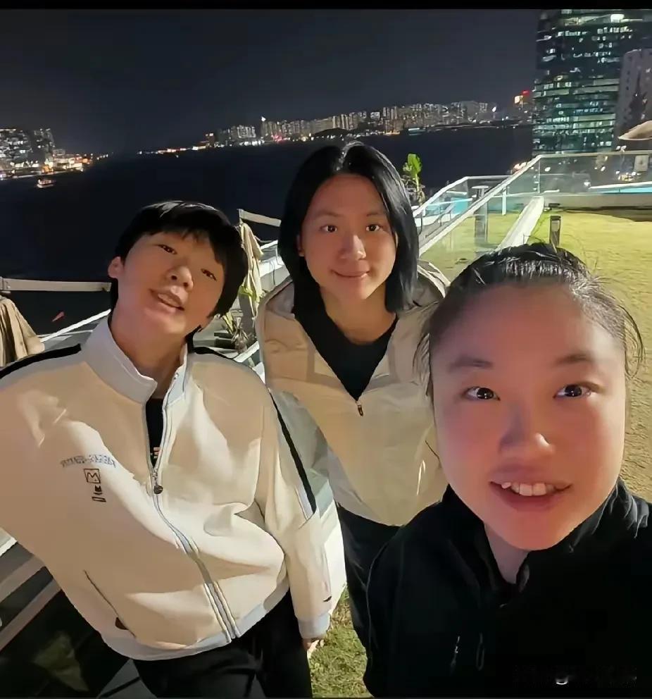 战友情，姐妹情，乒乓情[大笑]