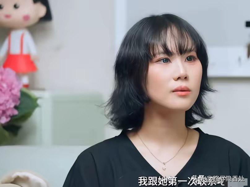 窦靖童和妹妹窦佳嫄，其实是长大后才第一次见面！童童和两个妹妹关系都不错。跟李嫣是