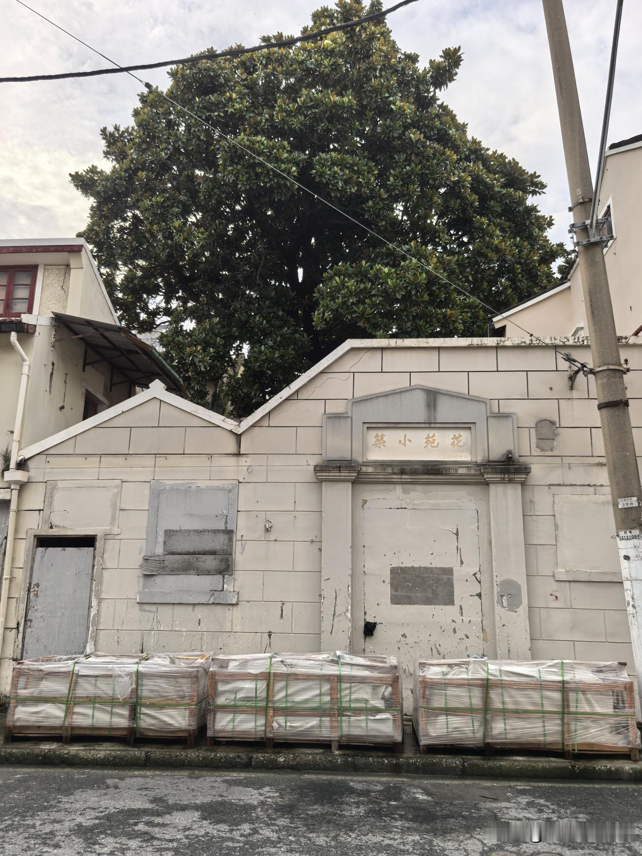 蓬莱路的百年富人区
上海老城厢蓬莱路东端，隐匿着上海名门望族数百年的印记。

清