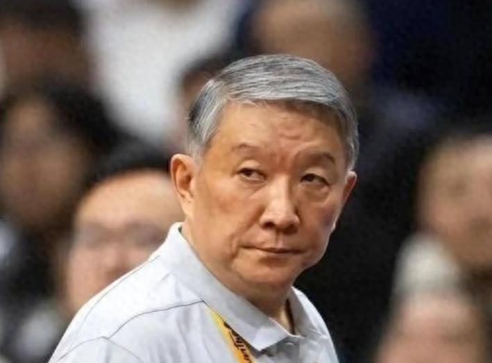 战术理念碰撞：宫鲁鸣“去核心化”遇上李梦持球打法
 
宫鲁鸣执掌中国女篮之后，建