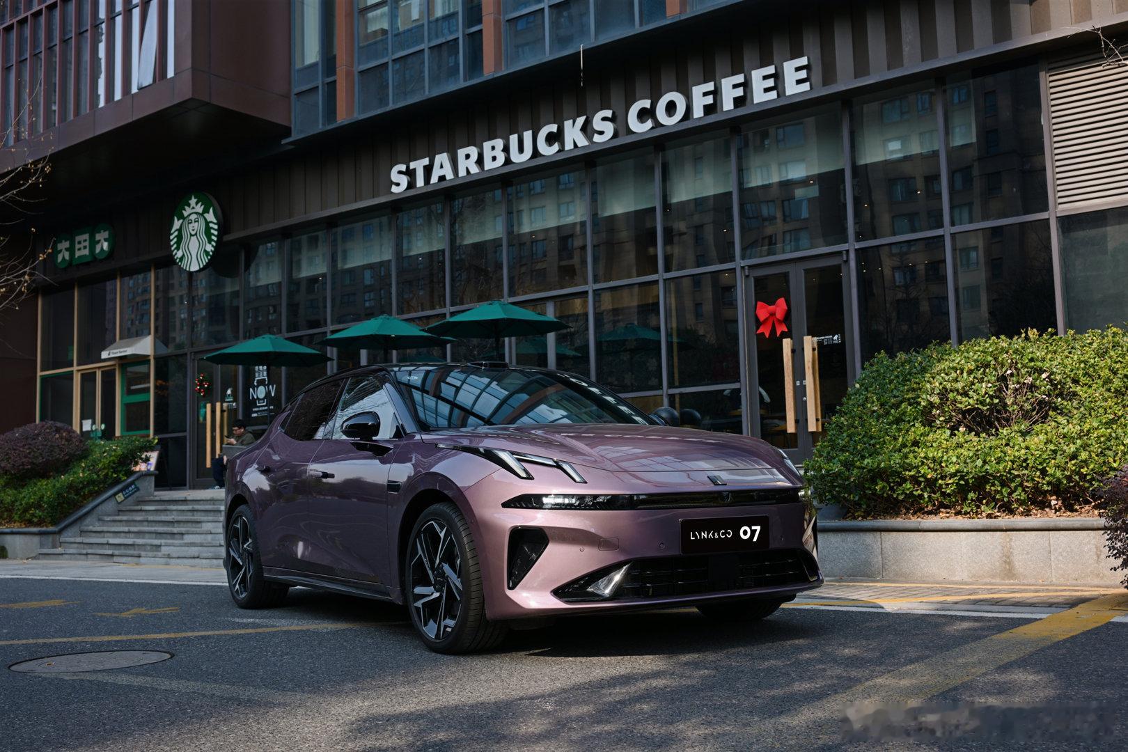 这个冬天最意外的“双向奔赴”，居然是领克和星巴克一起“发糖”！领克车主玩梗的“领