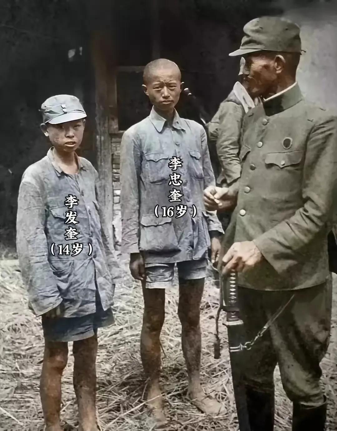 这幅照片是当年日军随军记者拍下的，是在我军缴获日军档案中发现的。两个年轻的中国士
