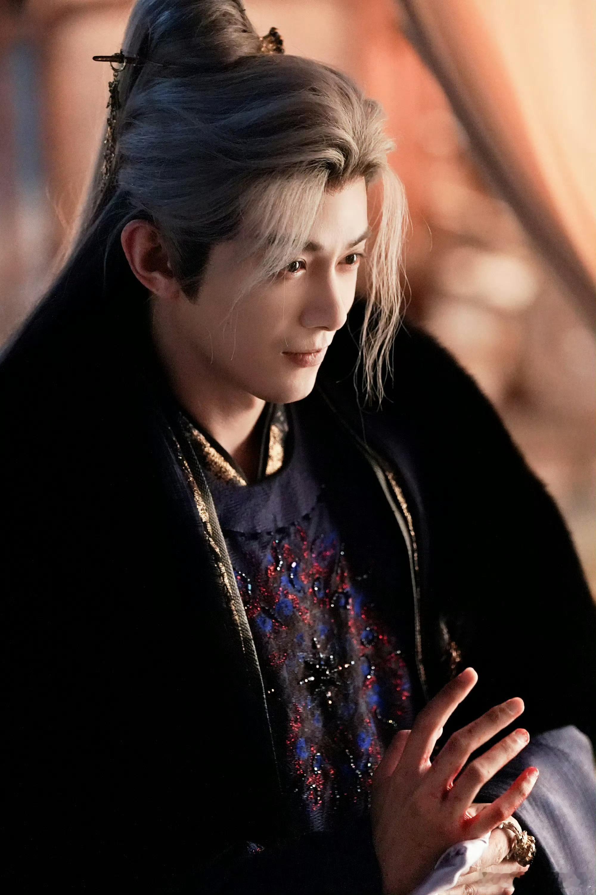 邓凯演技 他在阴湿病娇赛道杀疯了！白毛疯批反派又危险又勾人，破碎感拉满，眼神戏戳