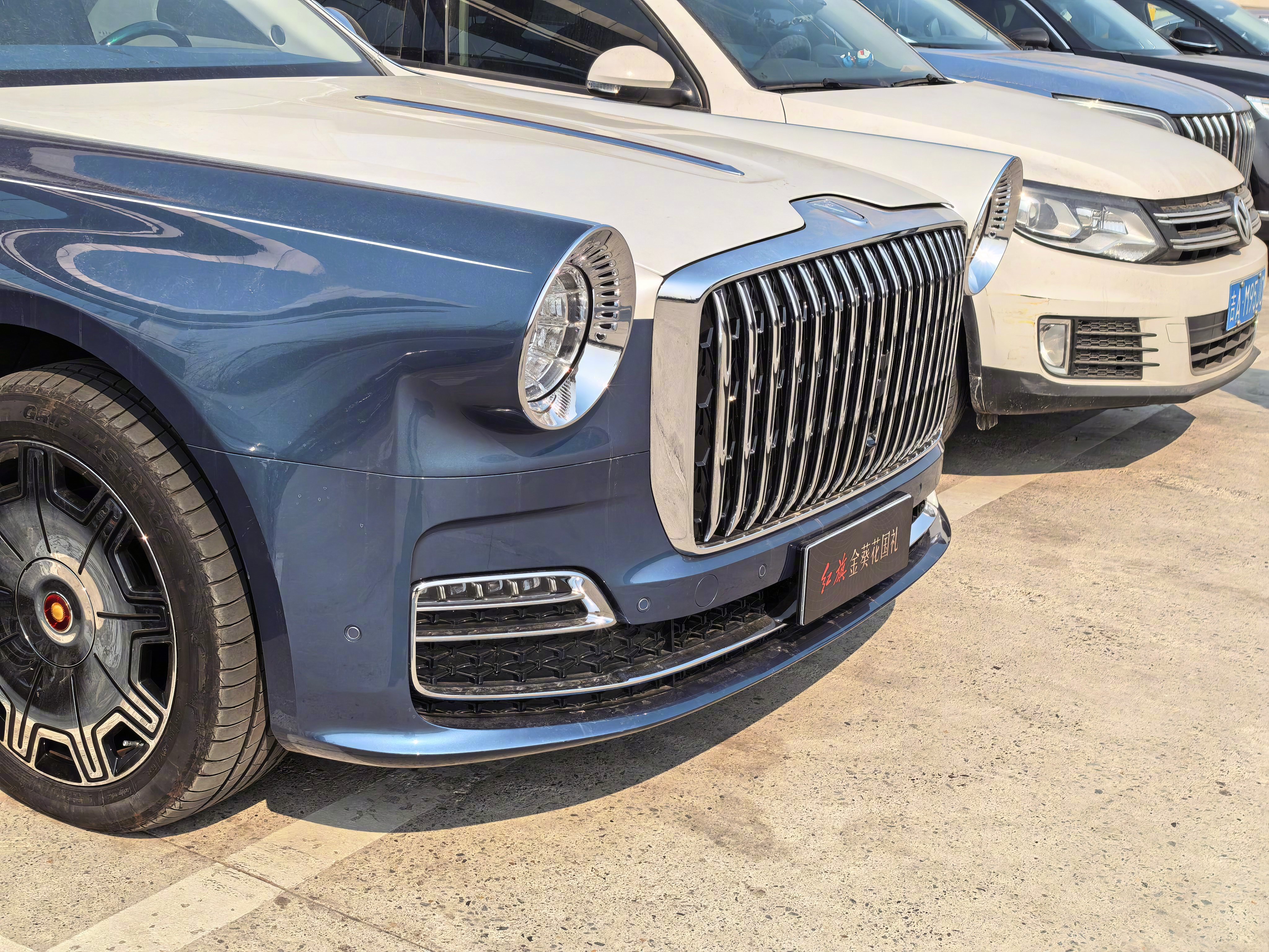 红旗金葵花国礼太帅了！想拥有。小时候坐爷爷的红旗，我就梦想长大能自己有个红旗。我