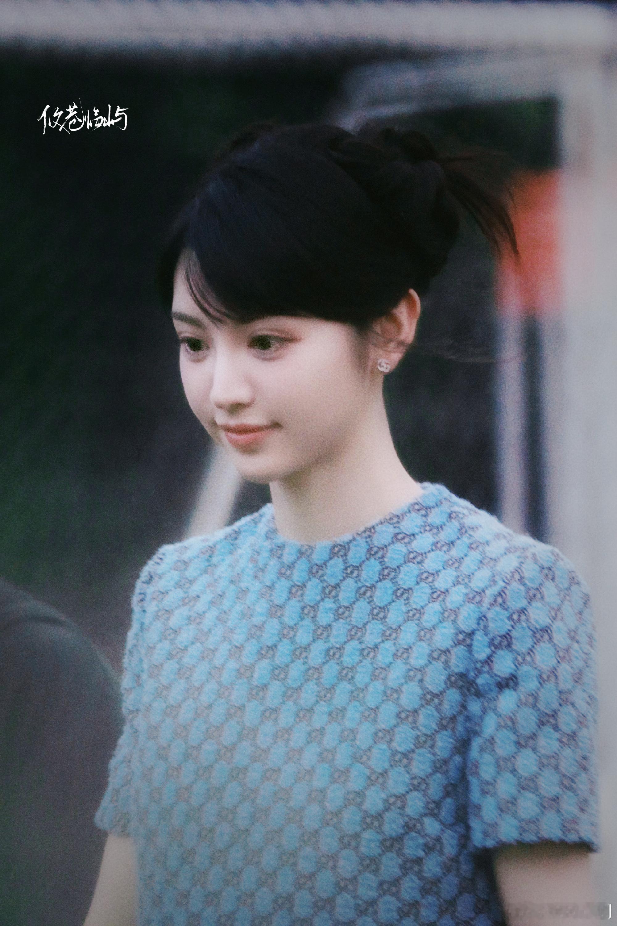 田曦薇这个侧脸真的好像杨紫呀，什么时候她们俩个人也这么像了 ​​​