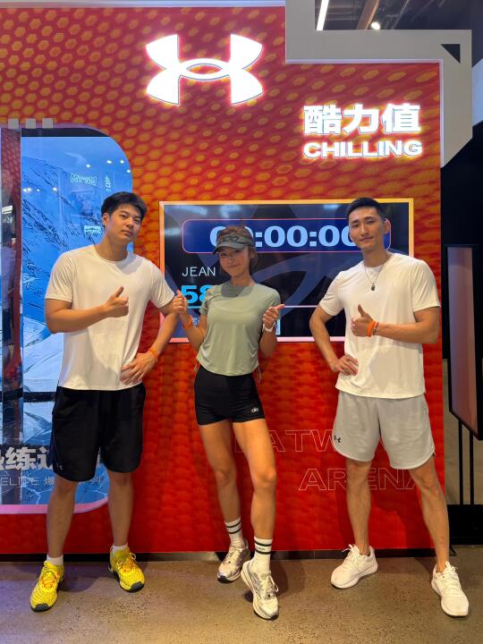 今天是一枚勇猛的UA超级女战士呀💪🪖
