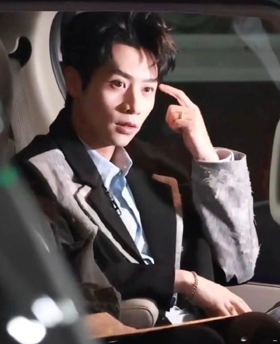 刚被阵容状态戳中，大侦探首发阵容 老玩家们的默契全写在状态里，王安宇虽新但气场不