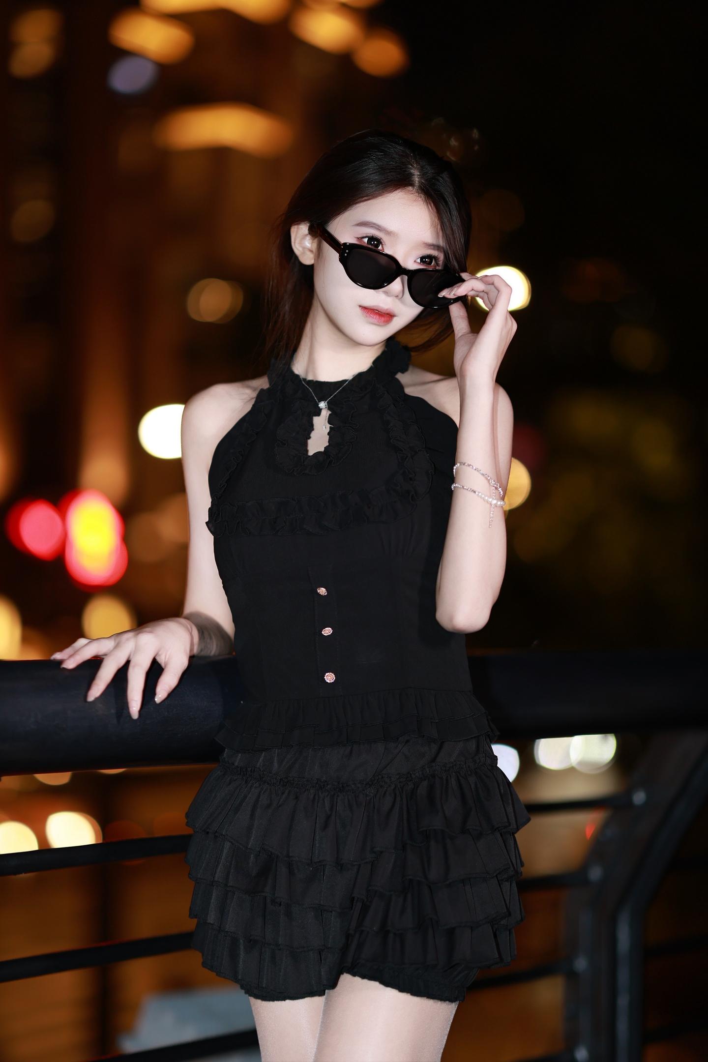永远为佳能的夜景画质心动。虚化的光斑真的是糖水片里的浪漫担当～ 入夜后...