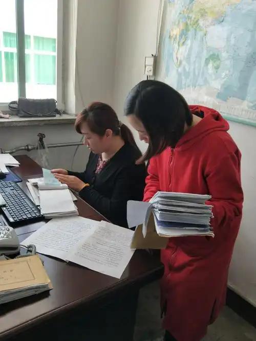 会计与出纳的区别
       会计和出纳工作差异明显。工作内容上，出纳主司管钱