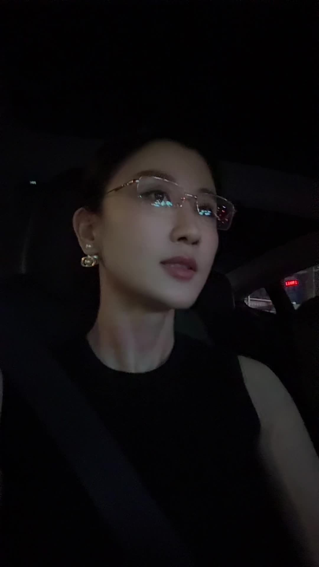 叫莹总～ （内心OS：你别管，让我装一把） 明早删