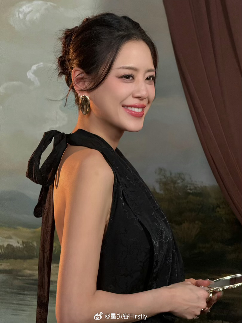 江语晨汪汪怎么不发语音了有粉丝为了引起这位漂亮姐姐兴趣玩了热梗，结果姐姐把自己代