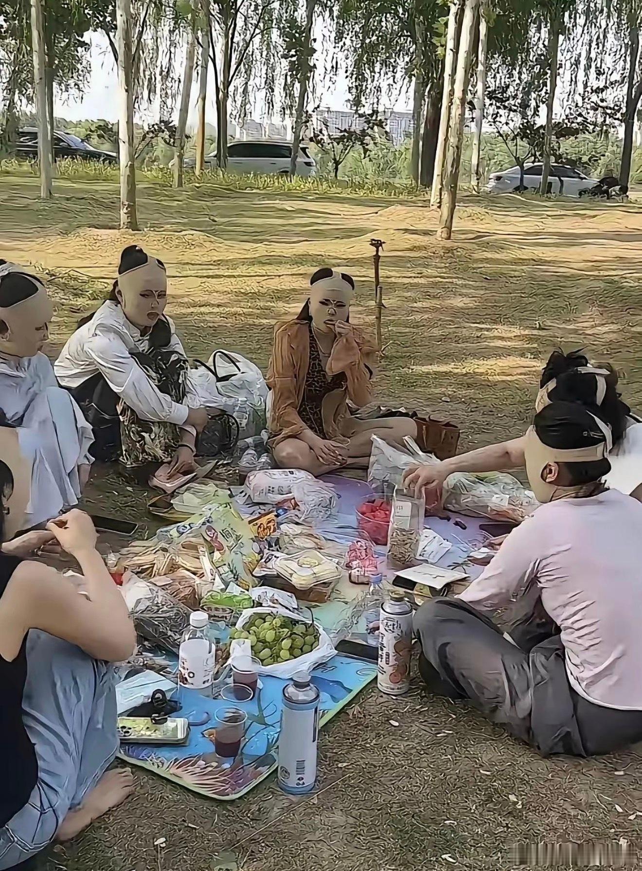 这是啥聚会啊？一开始以为都是光头 
