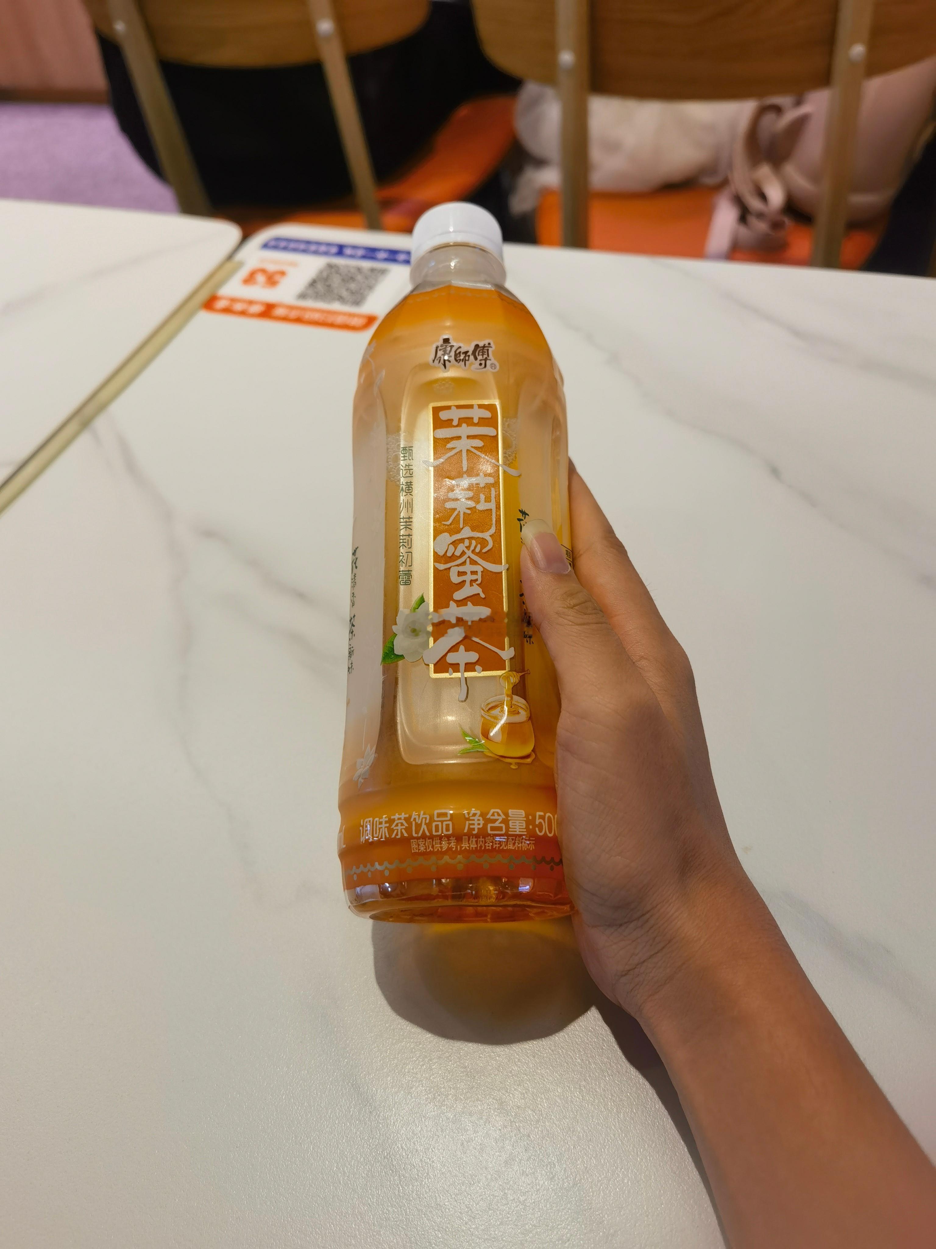茉莉开清香来康师傅茉莉舒淇同款与放松不用刻意寻花海，一瓶康师傅茉莉蜜茶就自带春日