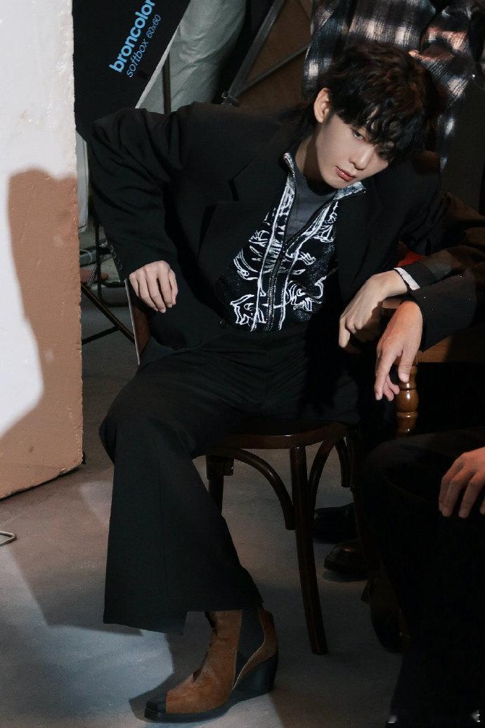 王赫野编曲实力王赫野有这编曲实力拿什么输披荆斩棘谁被王赫野的编曲折服，三公舞台《