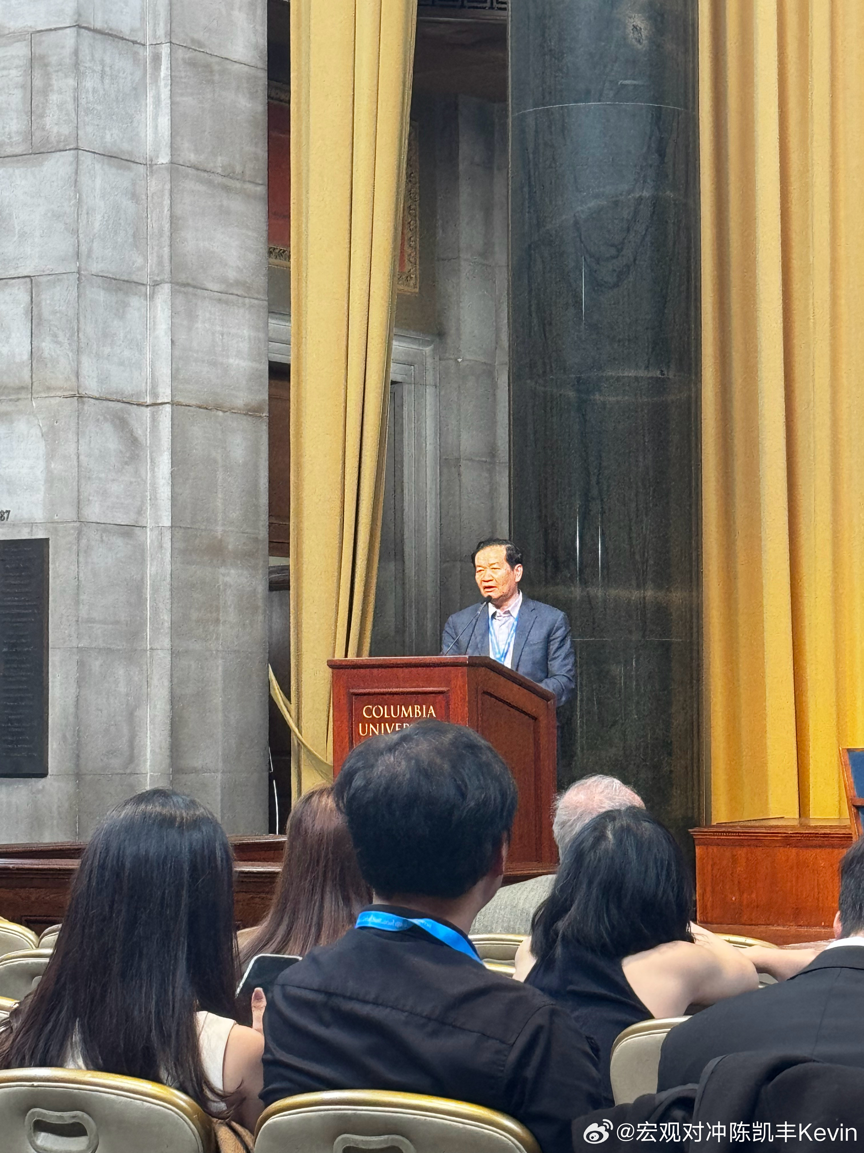 张丹教授，在哥伦比亚大学峰会做关于中美生物医学研究进展演讲美国哥大凯丰基本面纽约