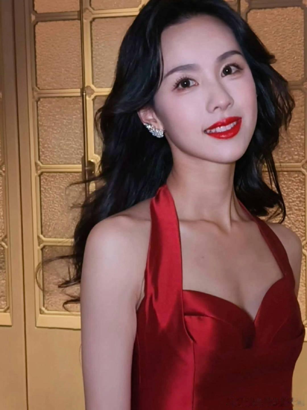 陈都灵的2024年终自评  陈都灵祝大家2025万事都灵  年终自评放送！她对自