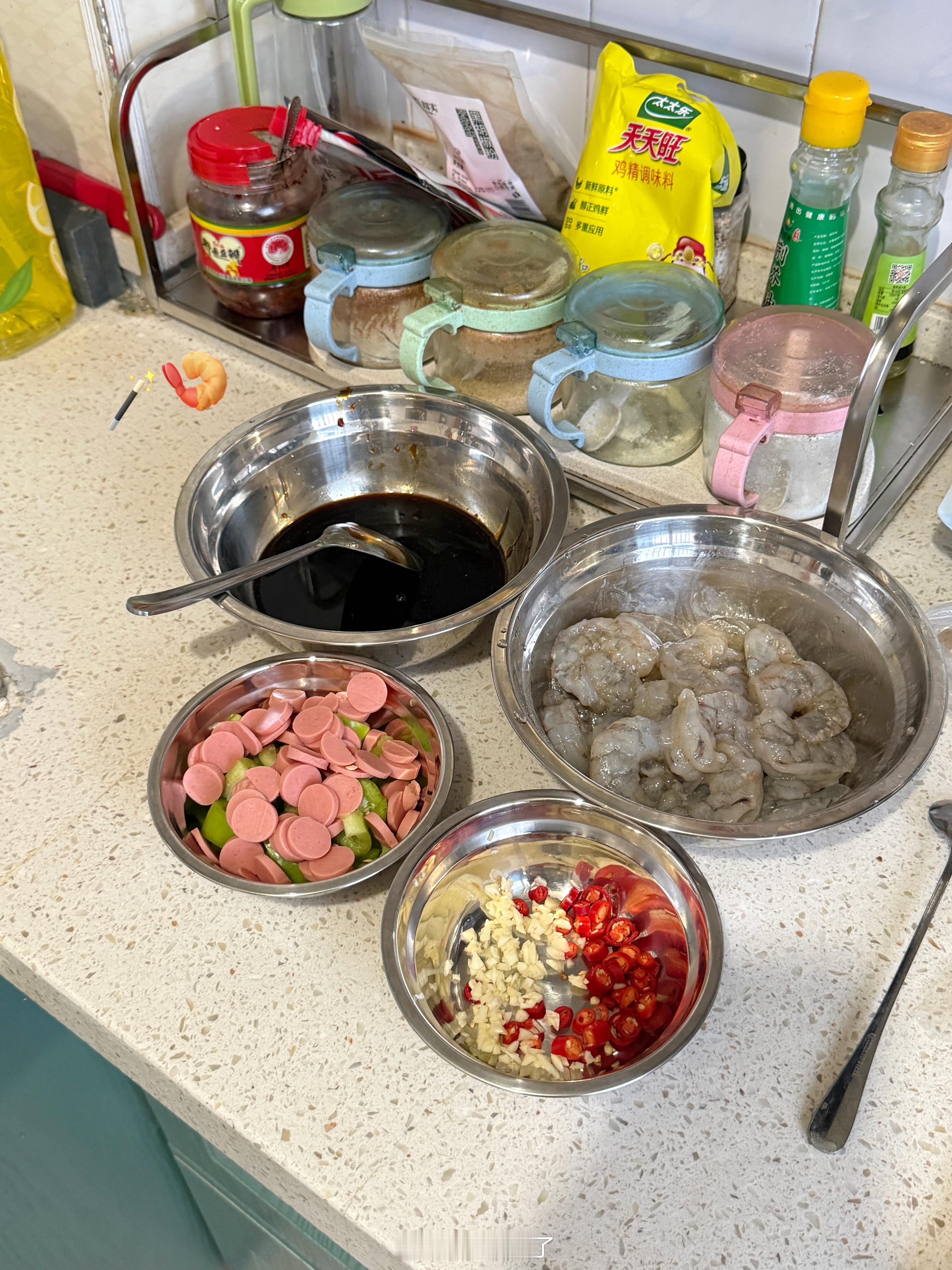 做饭初体验🍳·辣炒虾仁乌冬面P4根本没人信是我做的饭[憨笑]辛亏P5有截图证明