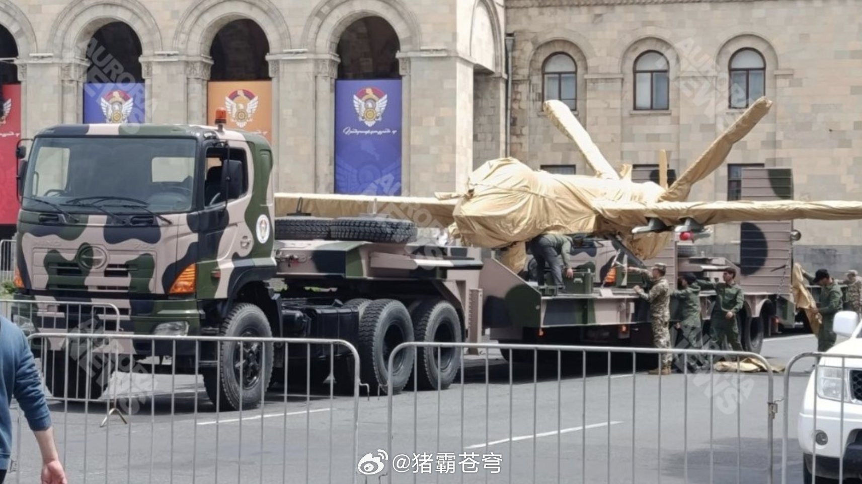 亚美尼亚共和国为5月28日在埃里温共和国广场举行的阅兵式彩排，出现的疑似CH-4