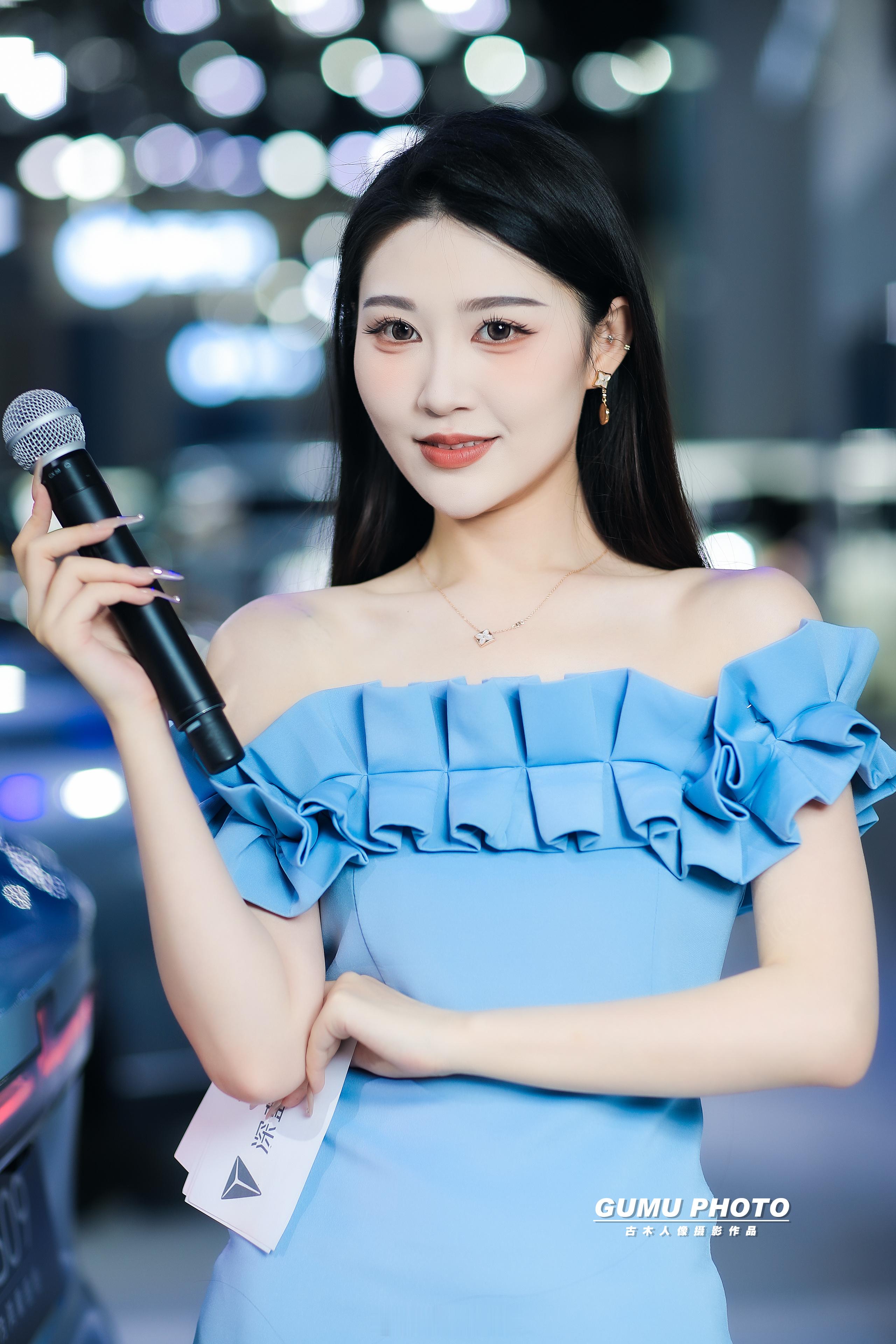 2026贵阳国际车展深蓝展台主持小姐姐2026贵阳国际车展 