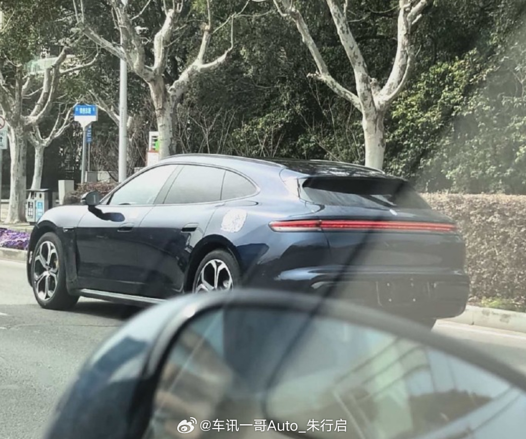 尚界Z7T旅行车的实车图曝光花瓣式的轮毂设计看着还挺不错的尚界Z7T旅行车的整车