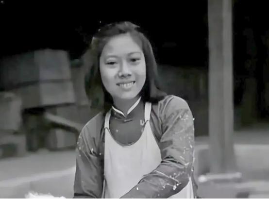 1953 年 9 月，天津棉纺二厂突然来了四名便衣警察。他们径直走向正在运转的纱